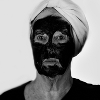 Lady with facemask.