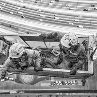 Difficult job of towers' façade-glass cleaners